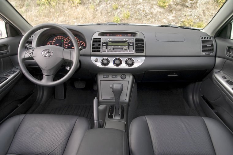 2005 Toyota Camry SE Cockpit Picture